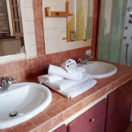 Smeralda Room's Séjour chez l'habitant Olbia
